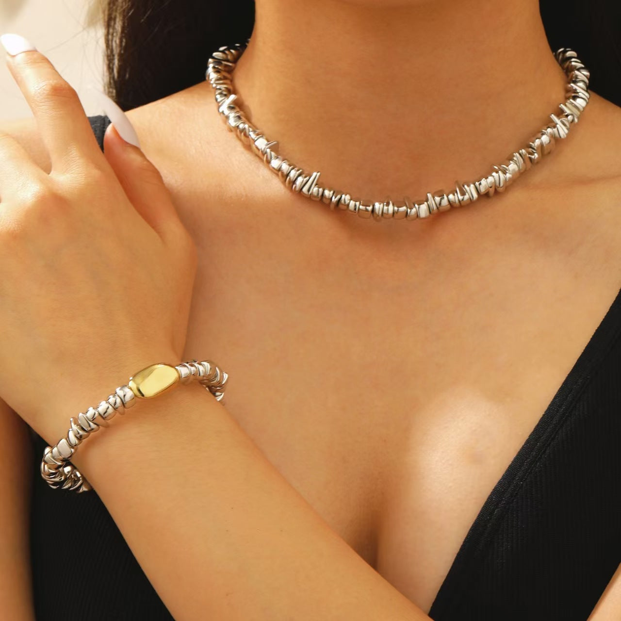 Wholesale Silver Geometric Heart Pendant Necklace